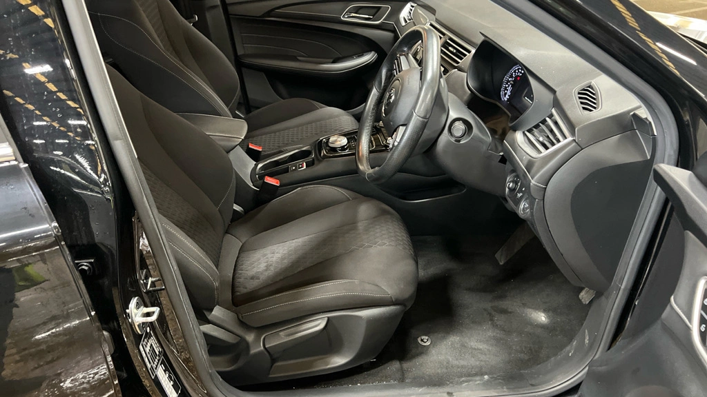 MG 5 Excite EV PCO car Hire