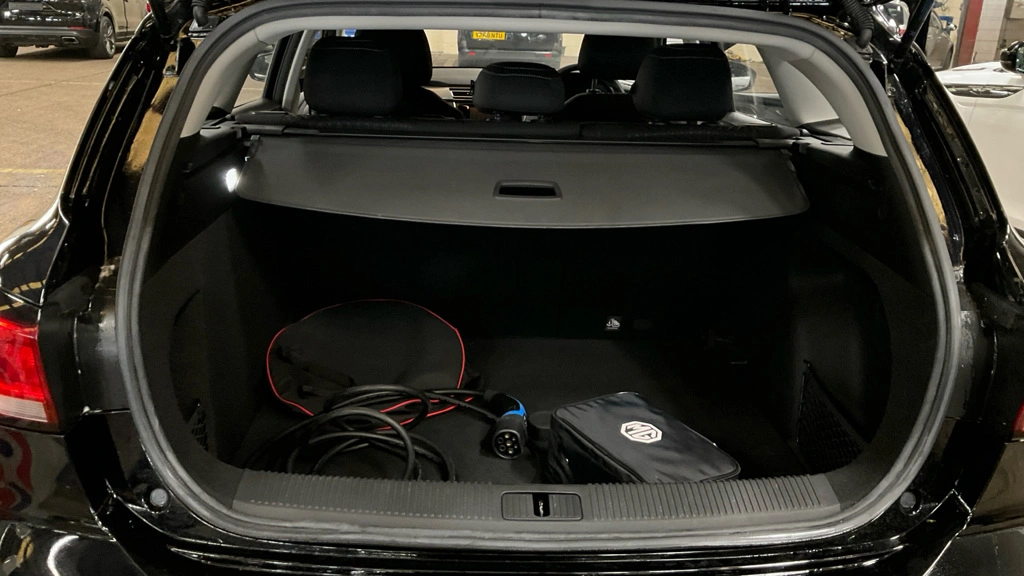 MG 5 Excite EV PCO car Hire