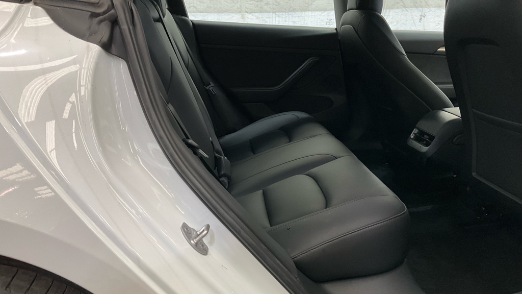 Tesla Model 3 Long Range AWD-rent to buy-plate 20-V4 (1)