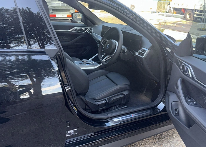 BMW-i4-75 plate-black-rent to buy