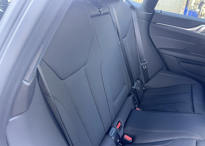 BMW-i4-75 plate-black-rent to buy