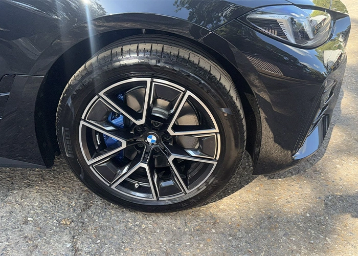 BMW-i4-75 plate-black-rent to buy